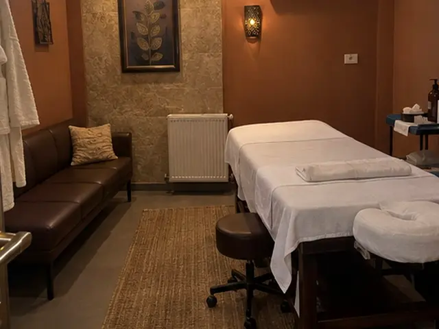 Deri kanepeli, halılı masaj odası — Kuledibi, Masaj Salonun
